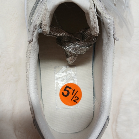 NEW Vans Off The Wall Suede Sneakers Silver Accent Women’s Size 7 NWOT - Picture 7 of 12